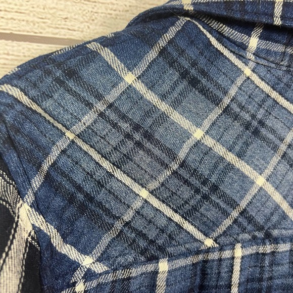 Cloth & Stone Plaid Blue Fade Button Front Flannel Top Size Medium - Picture 8 of 8